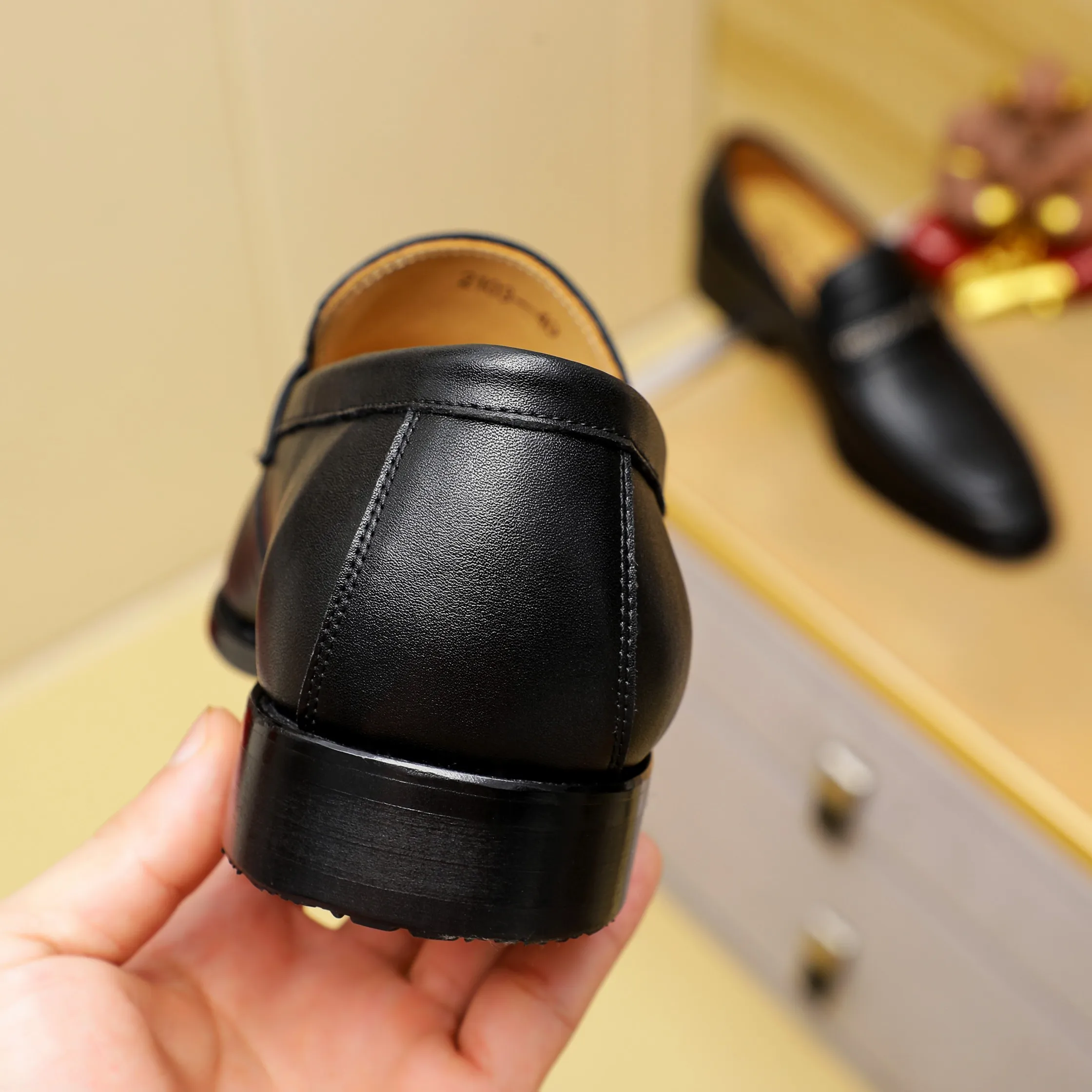 Men's shoes 💰460 🕷🕷🐂【Ferragamo】Ferragamo Popular fashion leather shoes🇨🇳Official website counter 1:1 production, original mold opening💯Good quality can be seen, imported high-end first-layer waxed calfskin, water-dyed🐂leather lining🌿very clear texture, high-quality waterproof, non-slip and wear-resistant outsole🎋high quality and low price, truly handmade🍓2 colors available! Code number 38-44……(45.46.Customized)